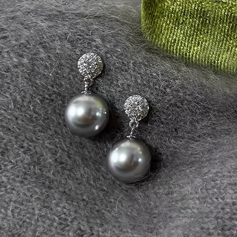 Eleganti melno pērlju auskari ar akmentiņiem